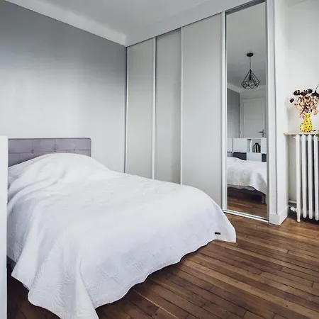 Superb Bright Studio Next To The Seine *